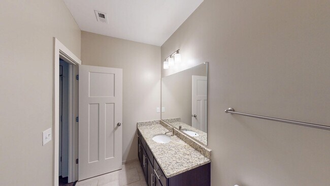 Building Photo - Studio Apartment in Melrose Heights Now Of...