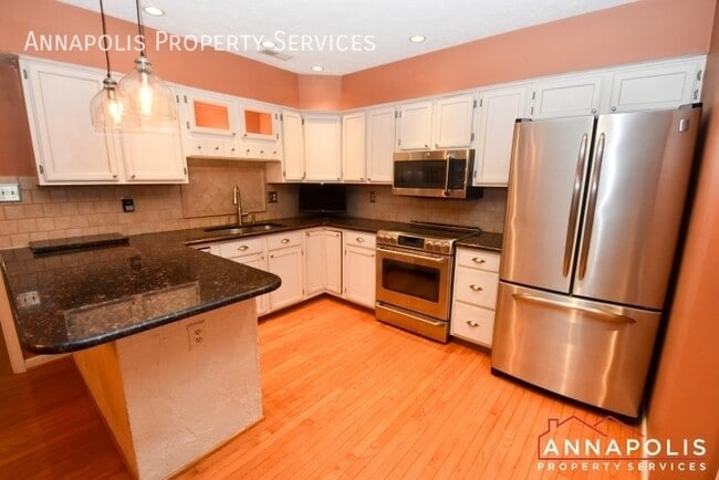 Building Photo - 714 Old Love Point Rd