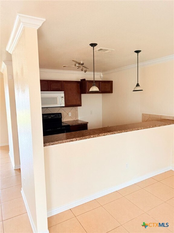 Building Photo - 102 Kings Ct