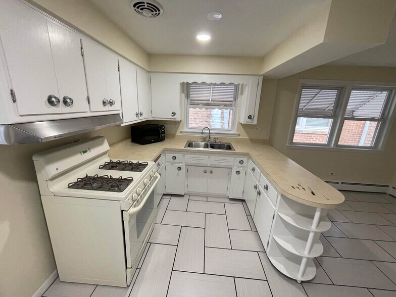 Building Photo - 4044 W 55th St