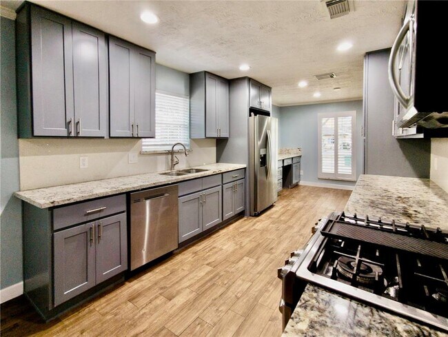 Building Photo - 7710 Colony Dr