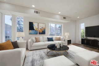 Building Photo - 10801 Kling St