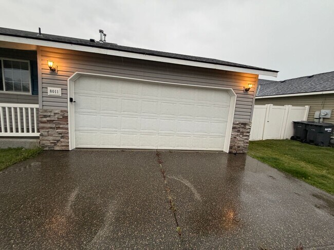 Building Photo - New paint! 4 Bedroom in West Pasco close to Maya Angelou Elementary!