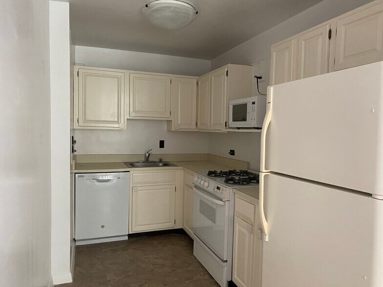 Kitchen - 3000 Spout Run Pky