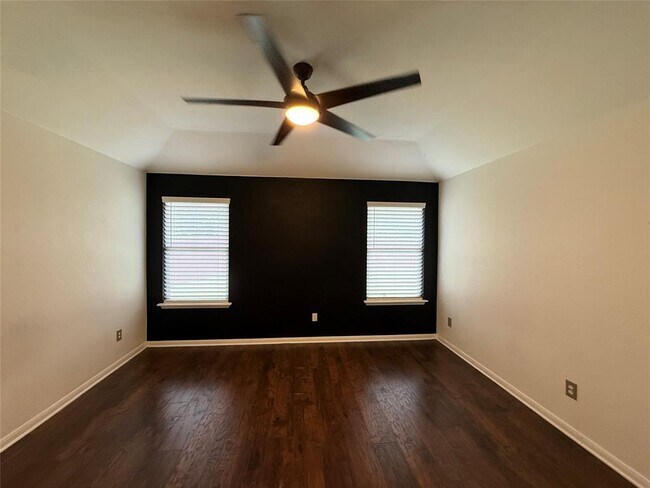 Building Photo - 501 Morning Dove Dr