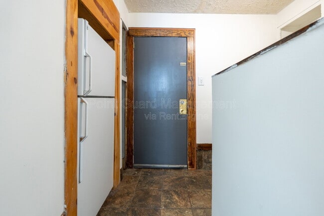Building Photo - 423 N Emporia Ave
