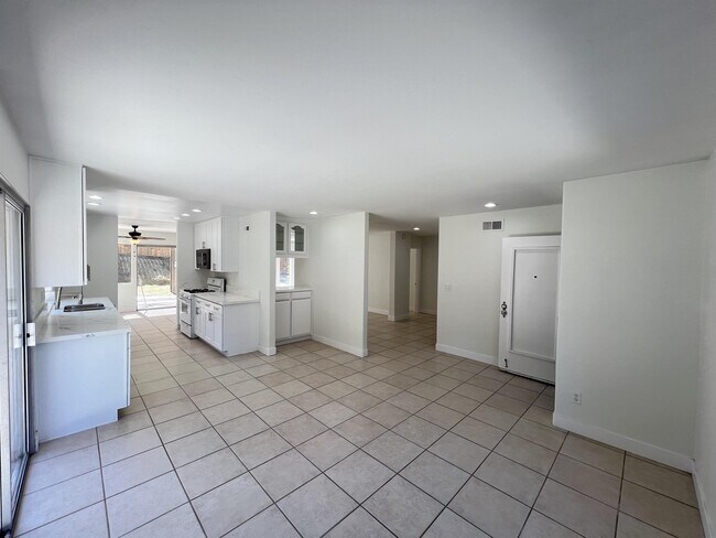 Building Photo - 1389 Oriole Pl