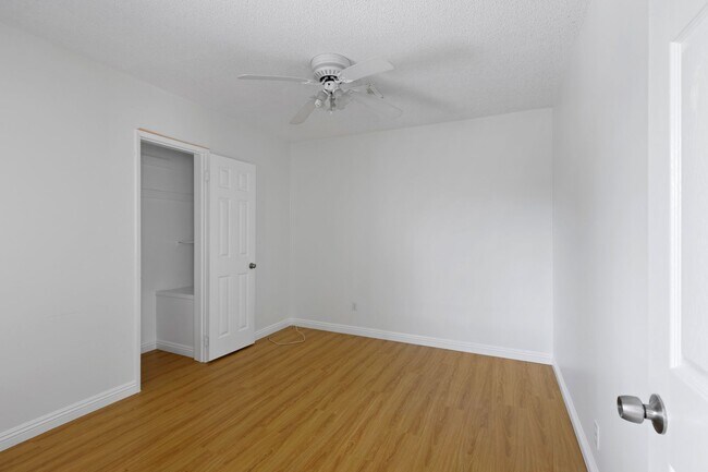 Building Photo - Charming 3 Bedroom / 1.5 Bathroom Home in ...