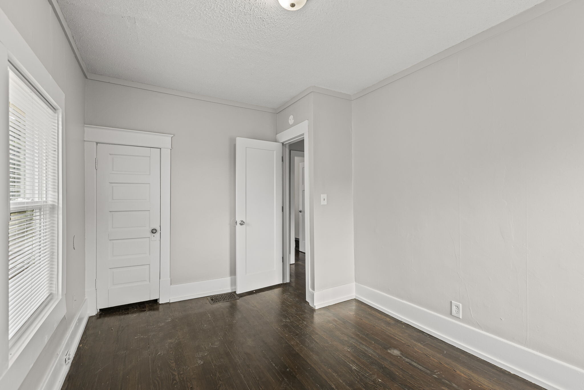 Building Photo - 336 N Hardesty Ave