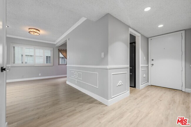 Building Photo - 3212 W 84th Pl