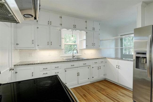 Building Photo - 1102 Hackberry St