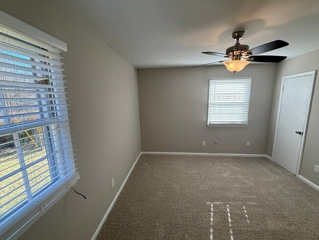 Building Photo - 315 Creekway Ct