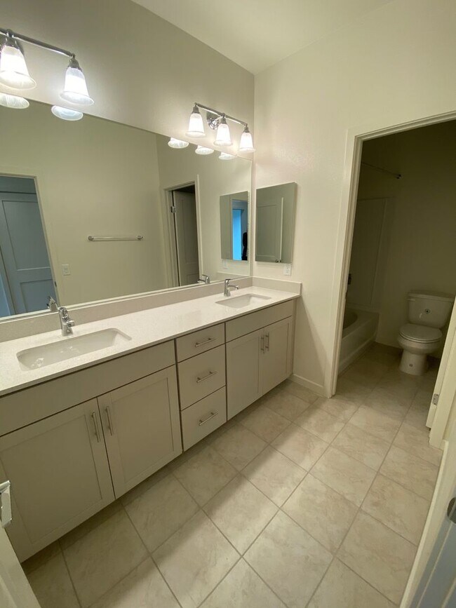 Building Photo - Beautiful 3 bed, 3 bath home in new community!