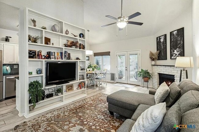 Building Photo - 313 Quarry St