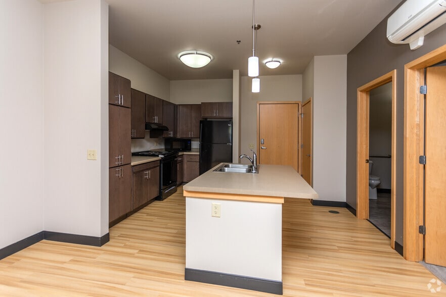 Primary Photo - Roosevelt School Apartments
