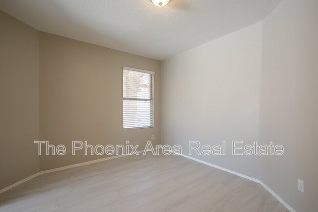 Building Photo - 1070 W Chilton Dr