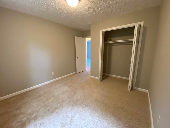 Building Photo - 1062 Dassow Ct
