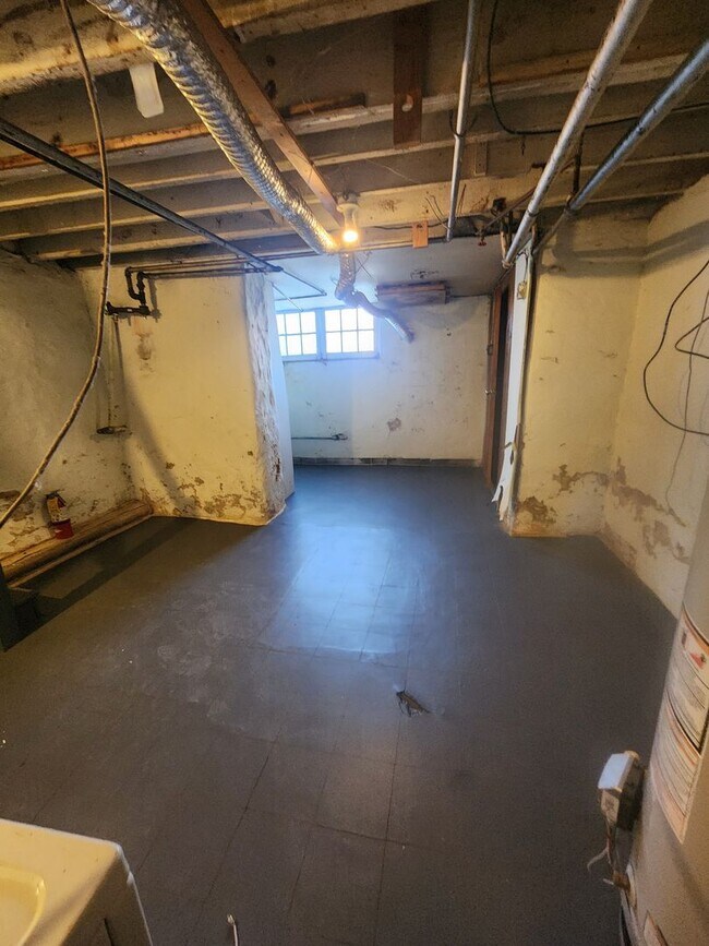 Building Photo - East Oak Lane House for rent with front porch and rear yard