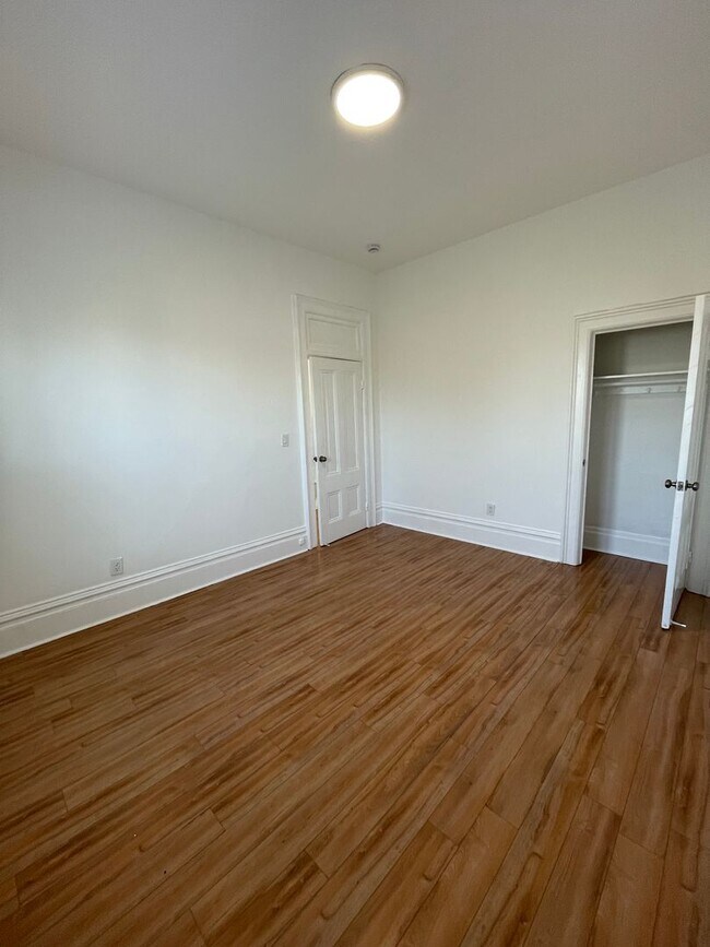 Building Photo - 1024 Wood St