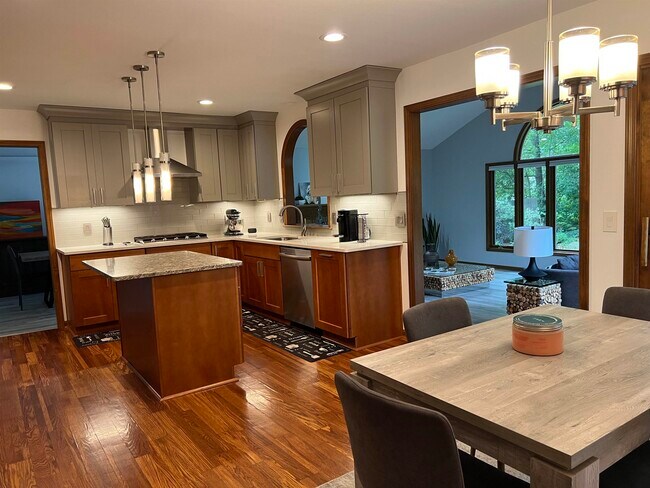 Building Photo - 4907 Pinewood Ct