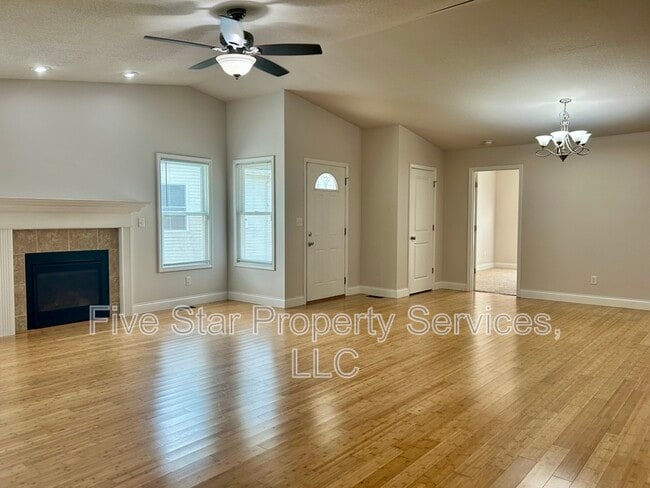 Building Photo - 1420 School House Ln