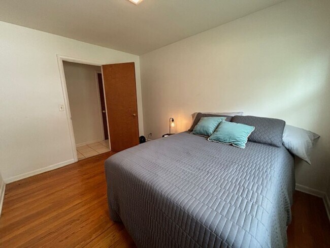 Building Photo - Fully Furnished, Turn Key Lake Front Home in Caledonia!