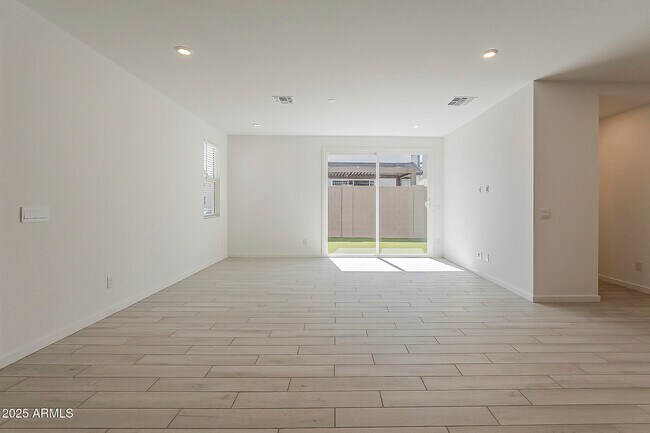 Building Photo - 2434 W Rowel Rd