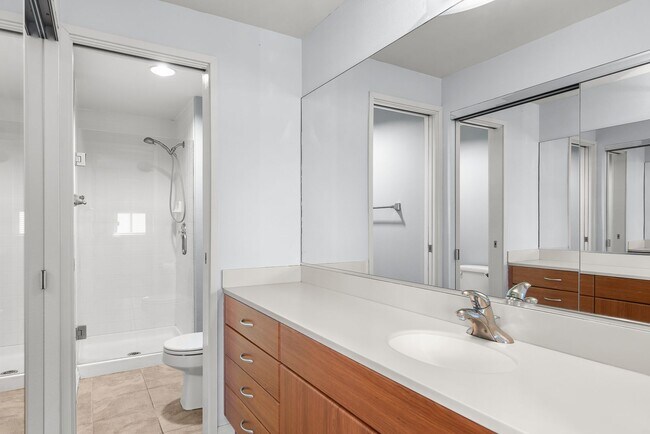 Building Photo - Walkable Little Italy Living – 3BR/3BA with Gated Parking