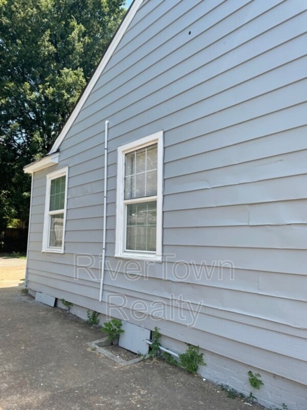 Building Photo - 822 Kippley St