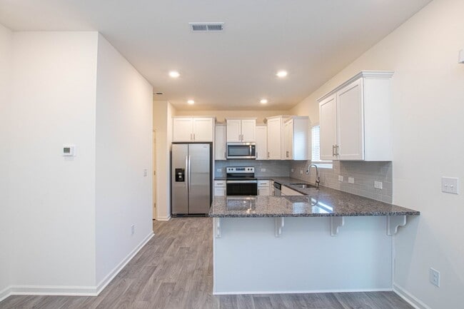Building Photo - BEAUTIFUL 3BD/2.5BTH Townhome in Belmont a...
