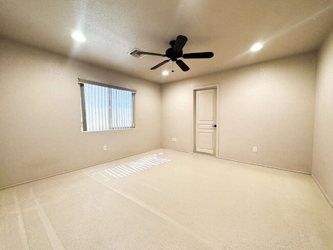 Building Photo - "3-Bed, 2-Bath Retreat in Estrella, Mesa Del Sol!"