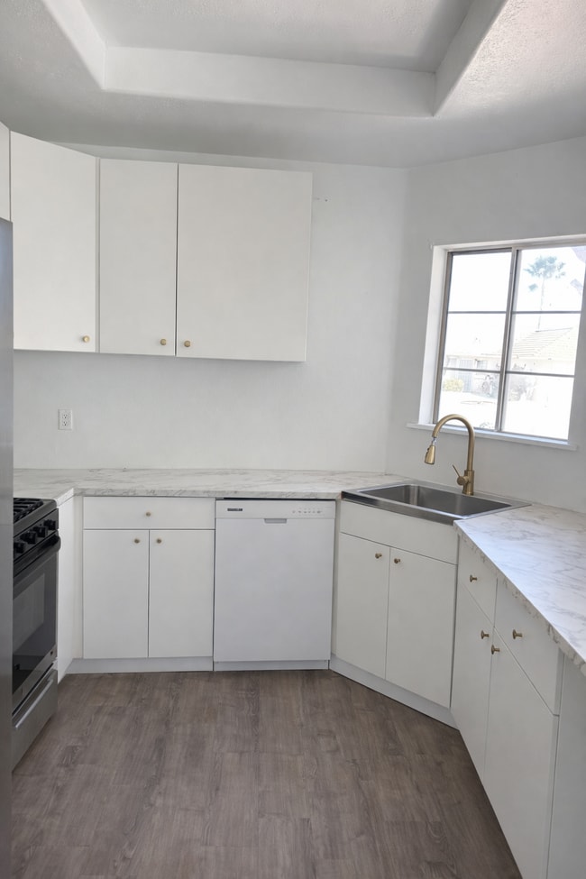 Building Photo - 36831 Royce Ct