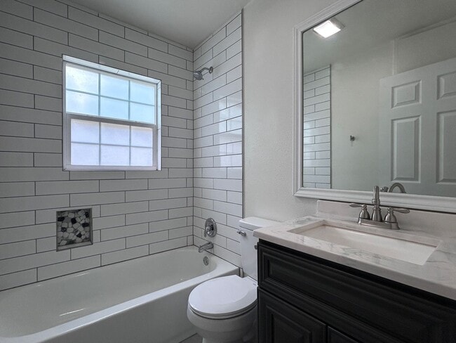 Building Photo - Cozy, Remodeled 2BR with Covered Parking &...