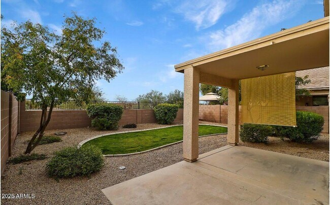 Building Photo - 9043 W Fullam St