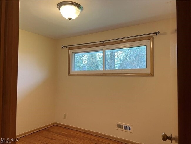 Building Photo - 7570 Hoertz Rd