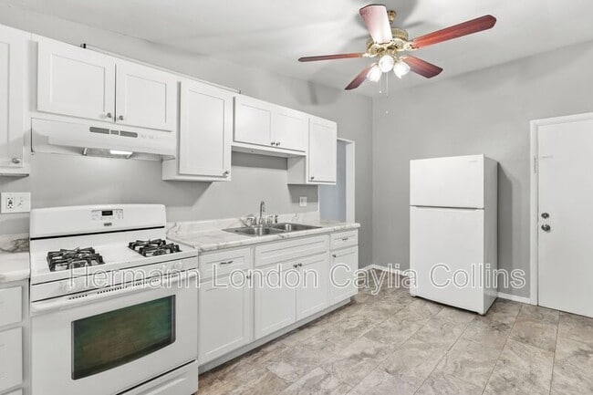 Building Photo - 9456 Calwood Dr