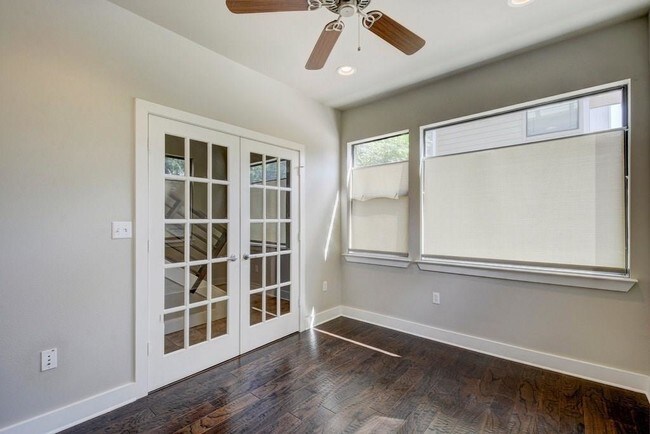 Building Photo - 304 W Alpine Rd