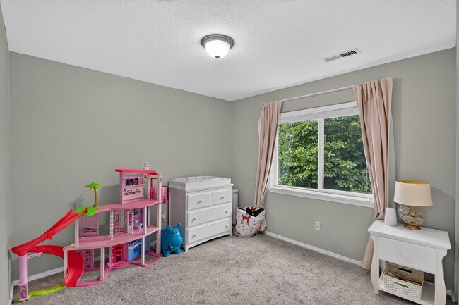 Building Photo - 3 Bedroom/2.5 Bath + Bonus Room & Outdoor living