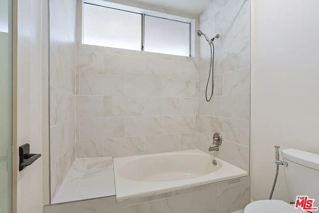 Building Photo - 930 N Wetherly Dr