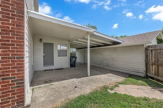 Building Photo - 401 Magnolia St