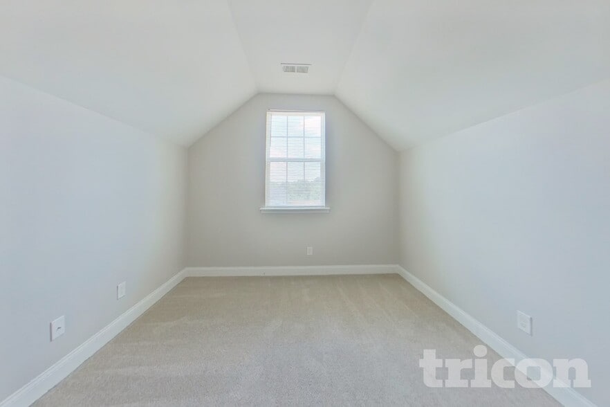 Building Photo - 11 Sedge Ct