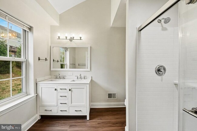 Building Photo - 1802 Harrison Ct