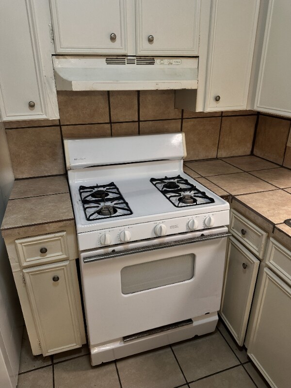 Building Photo - 106 E Woodcrest Dr