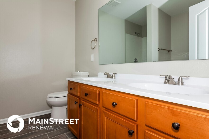 Building Photo - 544 River View Dr