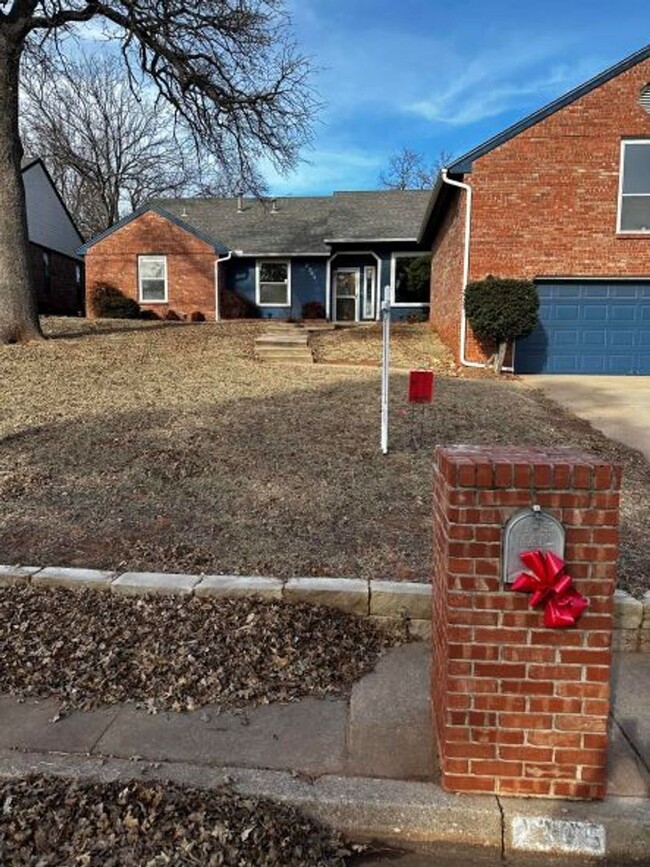 Primary Photo - Spacious 4 bd, 2.5 bath - Community Pool