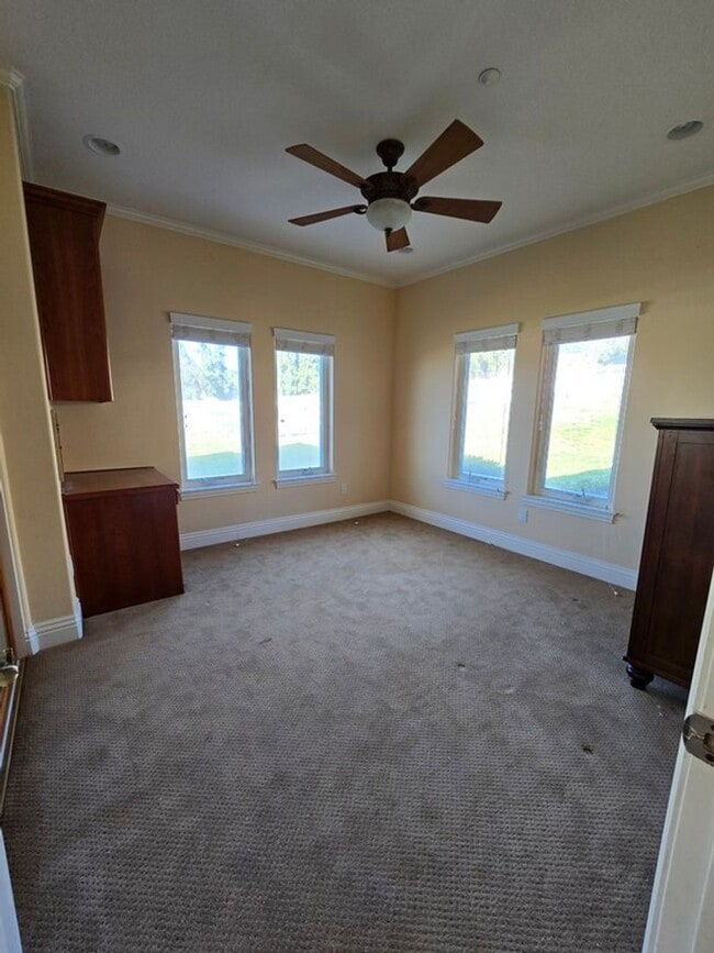 Building Photo - Private Country Living!!!