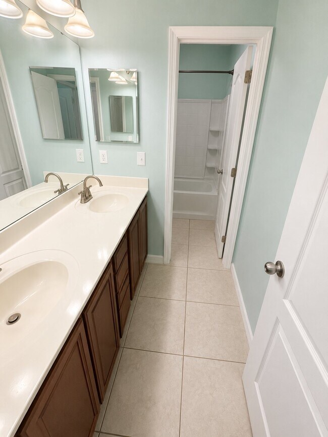 Building Photo - 136 Pine Arbor Cir