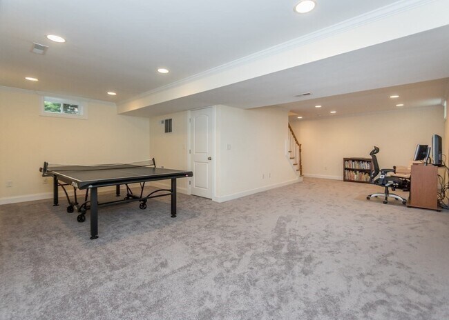 Building Photo - 67 Trimount Ave