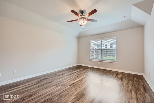 Building Photo - 6129 Fall Creek Ln