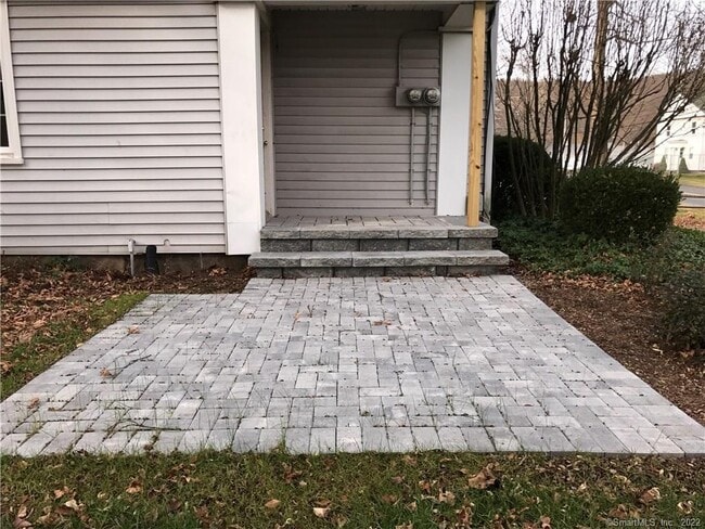 Building Photo - 642 Mixville Rd